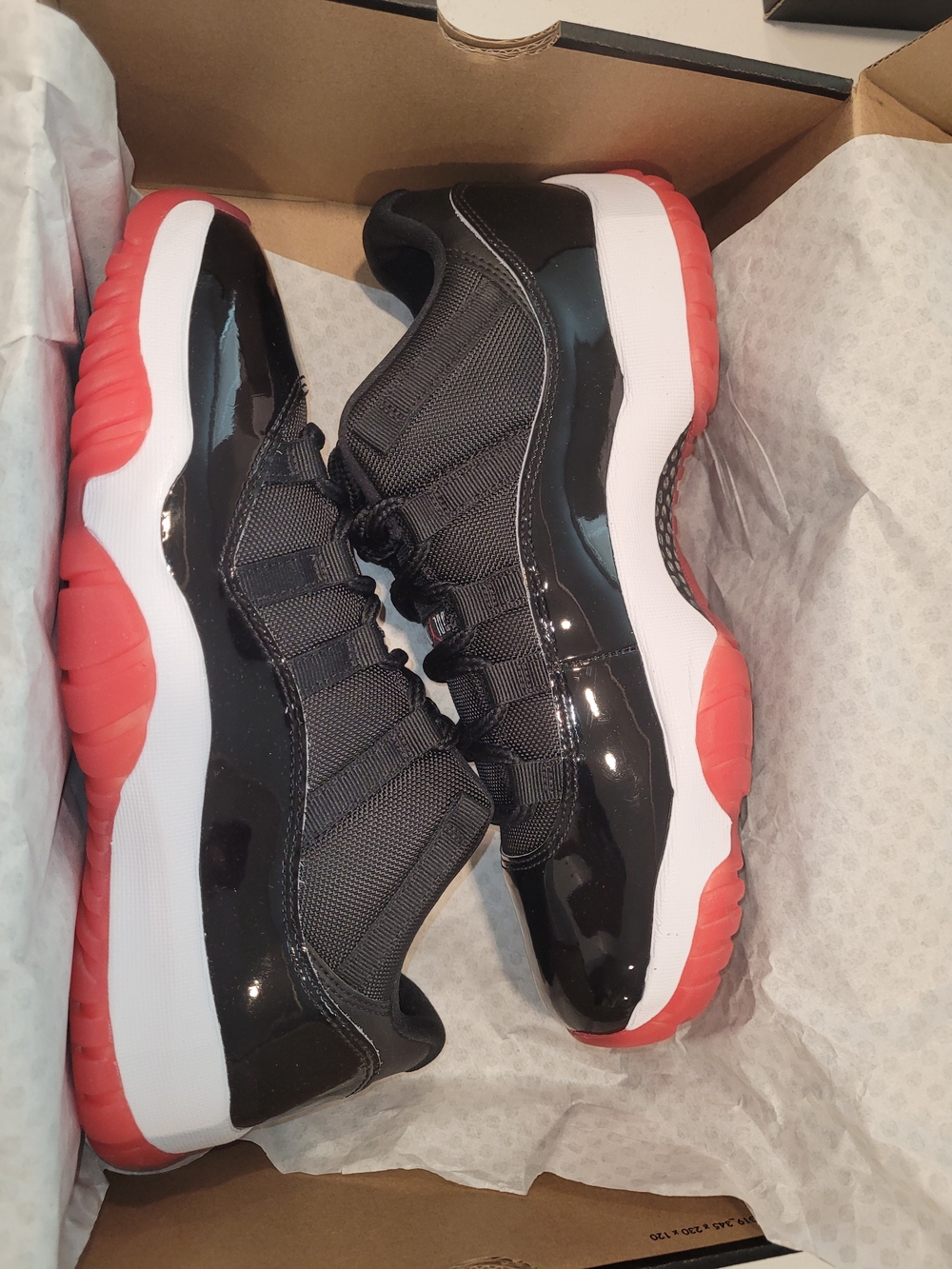 Air Jordan 11 Retro Low Black/ Varsity Red, White